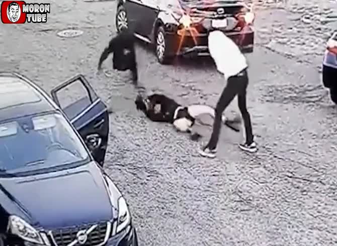 Video :Oakland brutality - armed robbery results in a lady being carried away